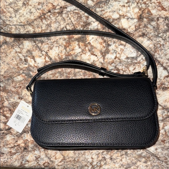 Michael Kors Handbags - Michael Kors Black Leather Jet Set Travel Crossbody Bag